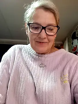 irinamaux online show from April 26, 7:50 am