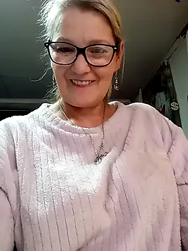 Snapshot of irinamaux chatting on May 10, 3:39 pm irinamaux online show from May 10, 3:39 pm