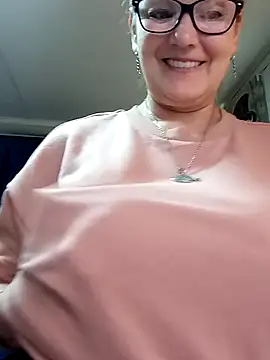 irinamaux online show from May 20, 7:14 am