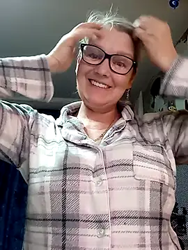 Snapshot of irinamaux chatting on May 22, 6:42 am irinamaux online show from May 22, 6:42 am