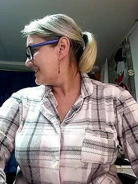 Snapshot of irinamaux chatting on May 22, 6:46 pm irinamaux online show from May 22, 6:46 pm