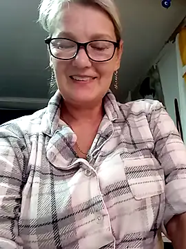 Snapshot of irinamaux chatting on May 23, 7:40 pm irinamaux online show from May 23, 7:40 pm
