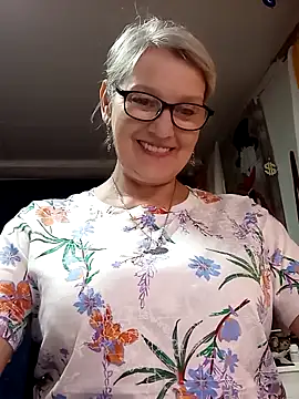 Snapshot of irinamaux chatting on May 24, 8:41 am irinamaux online show from May 24, 8:41 am
