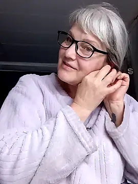 irinamaux online show from June 11, 3:59 am