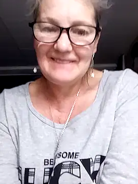 Snapshot of irinamaux chatting on June 17, 11:27 pm irinamaux online show from June 17, 11:27 pm
