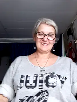 Snapshot of irinamaux chatting on June 20, 4:32 pm irinamaux online show from June 20, 4:32 pm