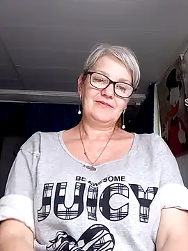 Snapshot of irinamaux chatting on June 21, 5:54 am irinamaux online show from June 21, 5:54 am