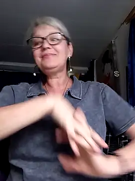 Snapshot of irinamaux chatting on June 23, 2:20 am irinamaux online show from June 23, 2:20 am