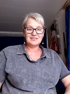 Snapshot of irinamaux chatting on June 23, 6:39 pm irinamaux online show from June 23, 6:39 pm