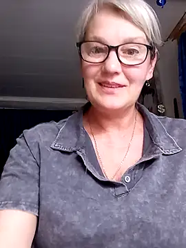 Snapshot of irinamaux chatting on June 24, 7:18 am irinamaux online show from June 24, 7:18 am