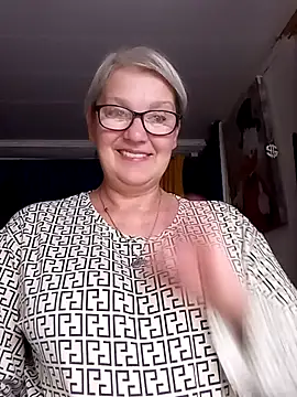 Snapshot of irinamaux chatting on June 25, 3:06 am irinamaux online show from June 25, 3:06 am