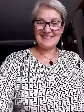 Snapshot of irinamaux chatting on June 25, 5:17 pm irinamaux online show from June 25, 5:17 pm
