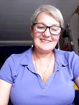 Snapshot of irinamaux chatting on June 27, 12:22 pm irinamaux online show from June 27, 12:22 pm