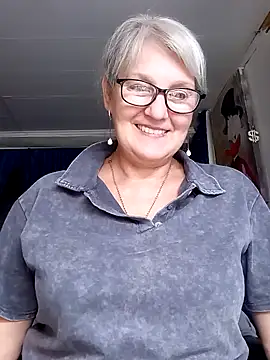 Snapshot of irinamaux chatting on June 28, 2:01 pm irinamaux online show from June 28, 2:01 pm