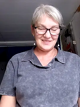 Snapshot of irinamaux chatting on June 30, 5:52 am irinamaux online show from June 30, 5:52 am