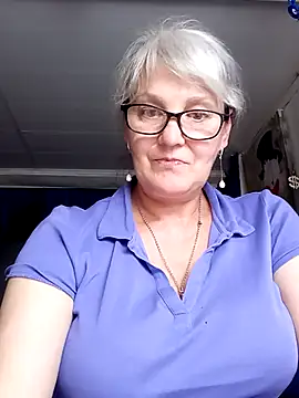 Snapshot of irinamaux chatting on July 1, 4:29 pm irinamaux online show from July 1, 4:29 pm