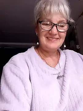 Snapshot of irinamaux chatting on July 2, 6:08 am irinamaux online show from July 2, 6:08 am