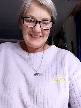 Snapshot of irinamaux chatting on July 3, 8:10 am irinamaux online show from July 3, 8:10 am