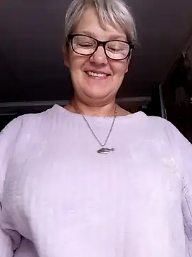 Snapshot of irinamaux chatting on July 5, 5:14 am irinamaux online show from July 5, 5:14 am