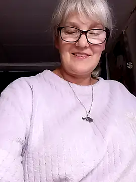 Snapshot of irinamaux chatting on July 5, 5:20 pm irinamaux online show from July 5, 5:20 pm