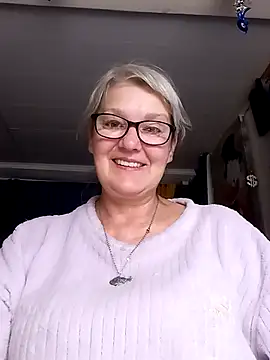 Snapshot of irinamaux chatting on July 7, 5:54 am irinamaux online show from July 7, 5:54 am