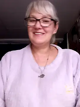 Snapshot of irinamaux chatting on July 7, 6:47 am irinamaux online show from July 7, 6:47 am