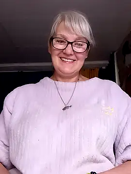 Snapshot of irinamaux chatting on July 7, 7:23 am irinamaux online show from July 7, 7:23 am