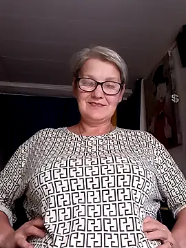Snapshot of irinamaux chatting on July 8, 8:24 pm irinamaux online show from July 8, 8:24 pm