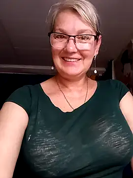 Snapshot of irinamaux chatting on July 12, 4:36 am irinamaux online show from July 12, 4:36 am