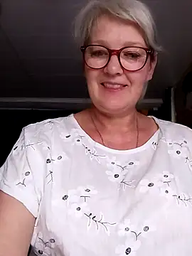 Snapshot of irinamaux chatting on July 14, 7:02 am irinamaux online show from July 14, 7:02 am