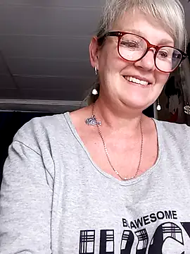 Snapshot of irinamaux chatting on July 14, 5:51 pm irinamaux online show from July 14, 5:51 pm