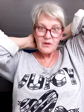 Snapshot of irinamaux chatting on July 15, 9:31 pm irinamaux online show from July 15, 9:31 pm