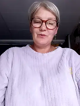 Snapshot of irinamaux chatting on July 18, 5:22 am irinamaux online show from July 18, 5:22 am