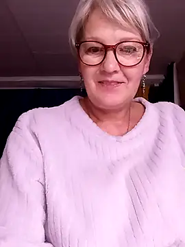 Snapshot of irinamaux chatting on July 19, 4:16 am irinamaux online show from July 19, 4:16 am