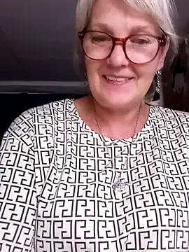 Snapshot of irinamaux chatting on July 20, 9:17 pm irinamaux online show from July 20, 9:17 pm