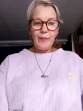 Snapshot of irinamaux chatting on July 22, 7:11 am irinamaux online show from July 22, 7:11 am