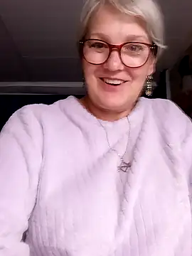 Snapshot of irinamaux chatting on July 25, 5:38 am irinamaux online show from July 25, 5:38 am