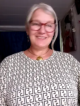 Snapshot of irinamaux chatting on July 28, 11:28 am irinamaux online show from July 28, 11:28 am