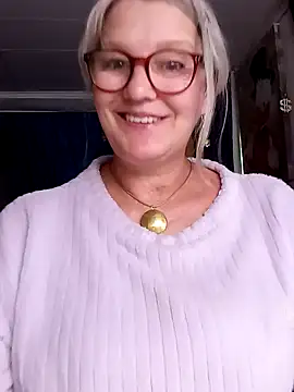 Snapshot of irinamaux chatting on July 28, 12:59 pm irinamaux online show from July 28, 12:59 pm