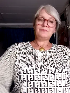 Snapshot of irinamaux chatting on July 28, 6:20 pm irinamaux online show from July 28, 6:20 pm