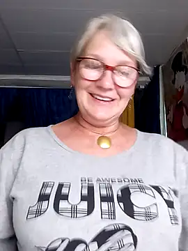 Snapshot of irinamaux chatting on July 30, 5:50 am irinamaux online show from July 30, 5:50 am