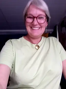 Snapshot of irinamaux chatting on July 31, 7:52 am irinamaux online show from July 31, 7:52 am
