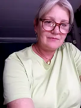 Snapshot of irinamaux chatting on August 1, 5:07 am irinamaux online show from August 1, 5:07 am
