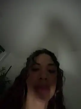 Snapshot of Brunettexio chatting on February 17, 10:27 pm Brunettexio online show from February 17, 10:27 pm