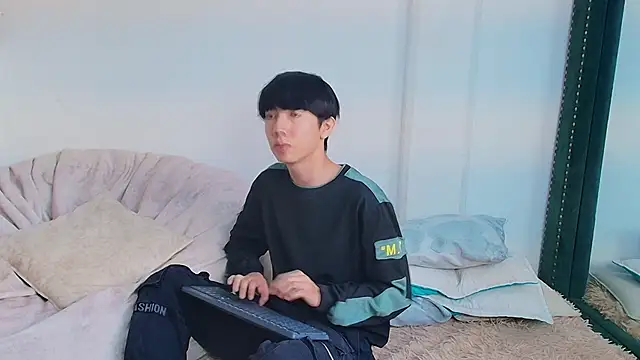 Levii Ackermann online show from March 7, 3:28 pm