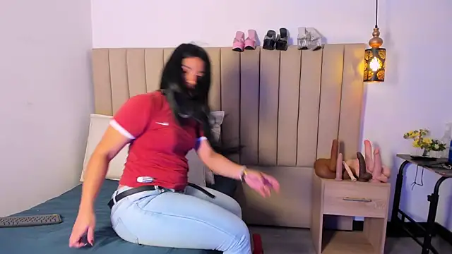 Sofi Perez  online show from March 15, 11:19 am