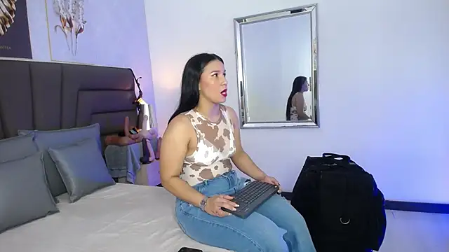 Sofi Perez  online show from June 7, 11:14 am