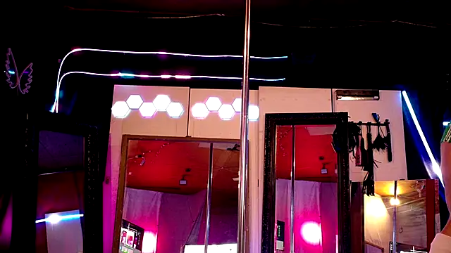 MadisonMarie online show from October 12, 6:01 am