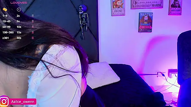 Snapshot of Aliceowenn chatting on October 25, 9:09 pm Aliceowenn online show from October 25, 9:09 pm