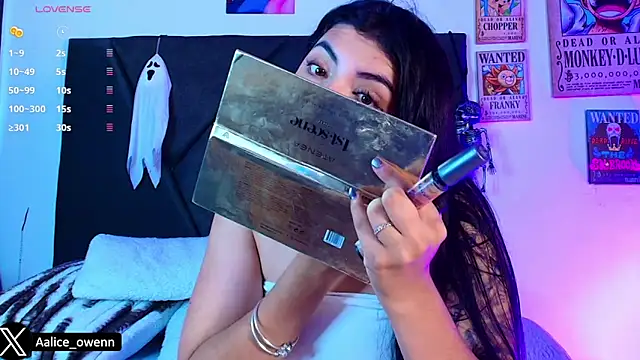 Snapshot of Aliceowenn chatting on October 28, 9:17 pm Aliceowenn online show from October 28, 9:17 pm